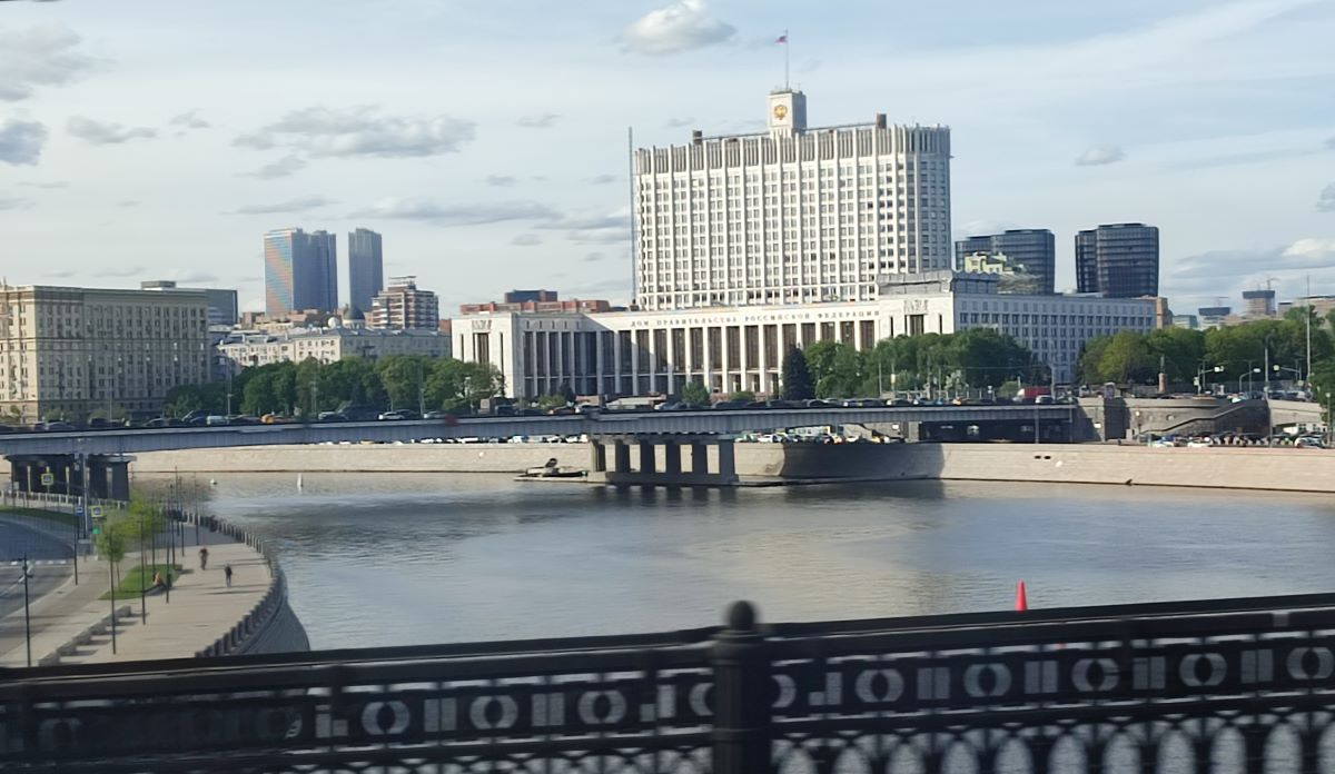 Москва река между Киевской и Смоленской